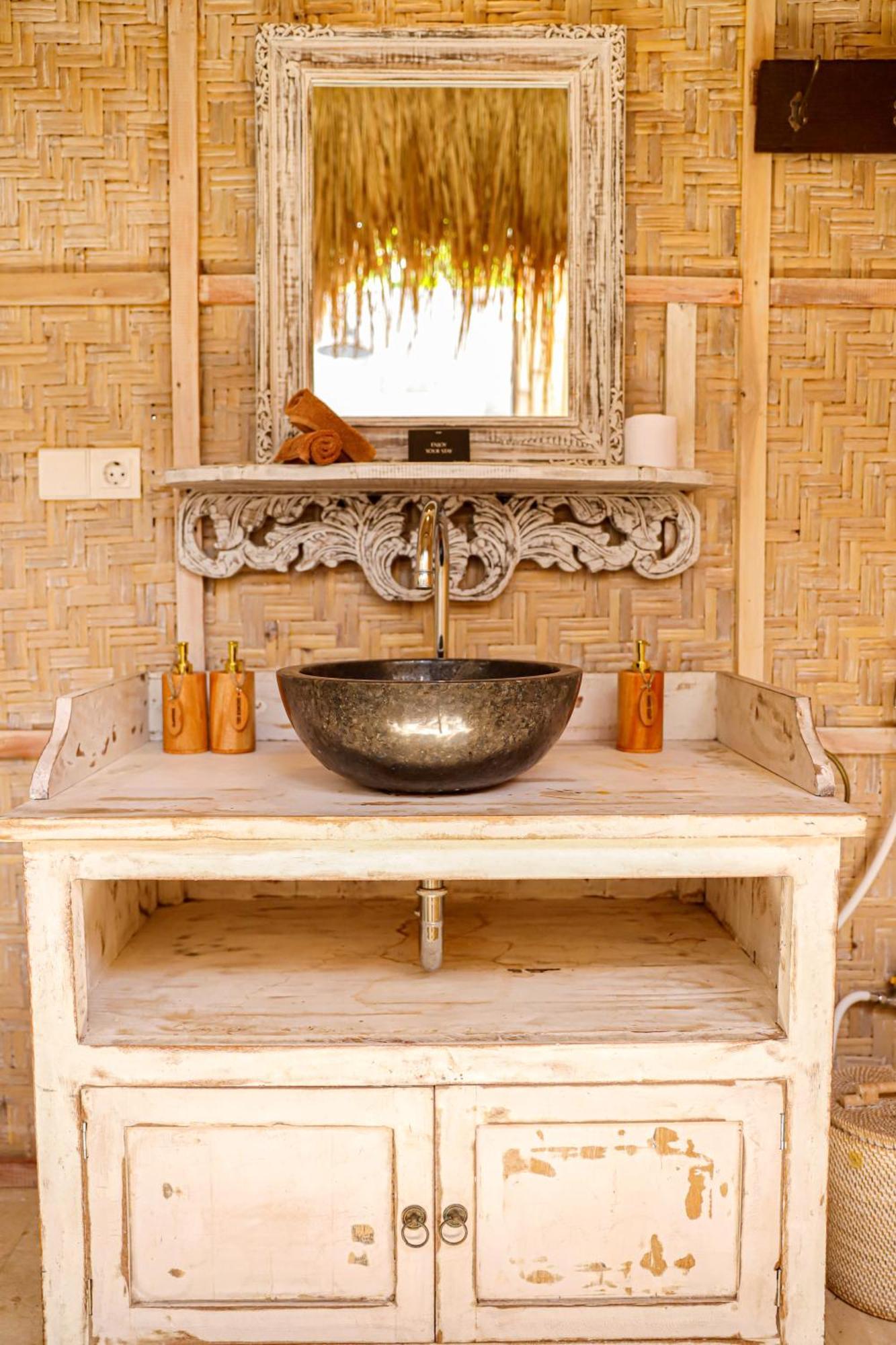Amahelia Luxury Resort & Restaurant - กิลิอาซาฮาน ภายนอก รูปภาพ